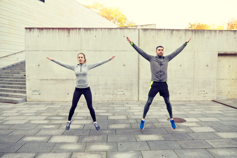 Jumping JACKS UN CORPS AU TOP